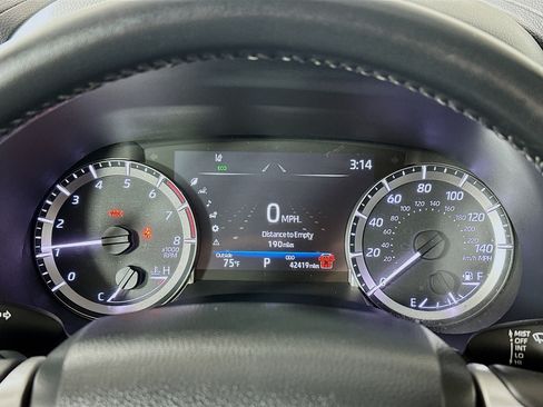 Used 2024 Toyota Highlander XLE AWD/4WD image 12