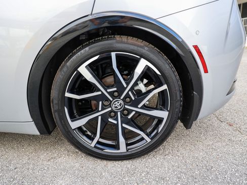 Used 2024 Toyota Prius Prime Premium w/ Advanced Technology Package FWD image 15