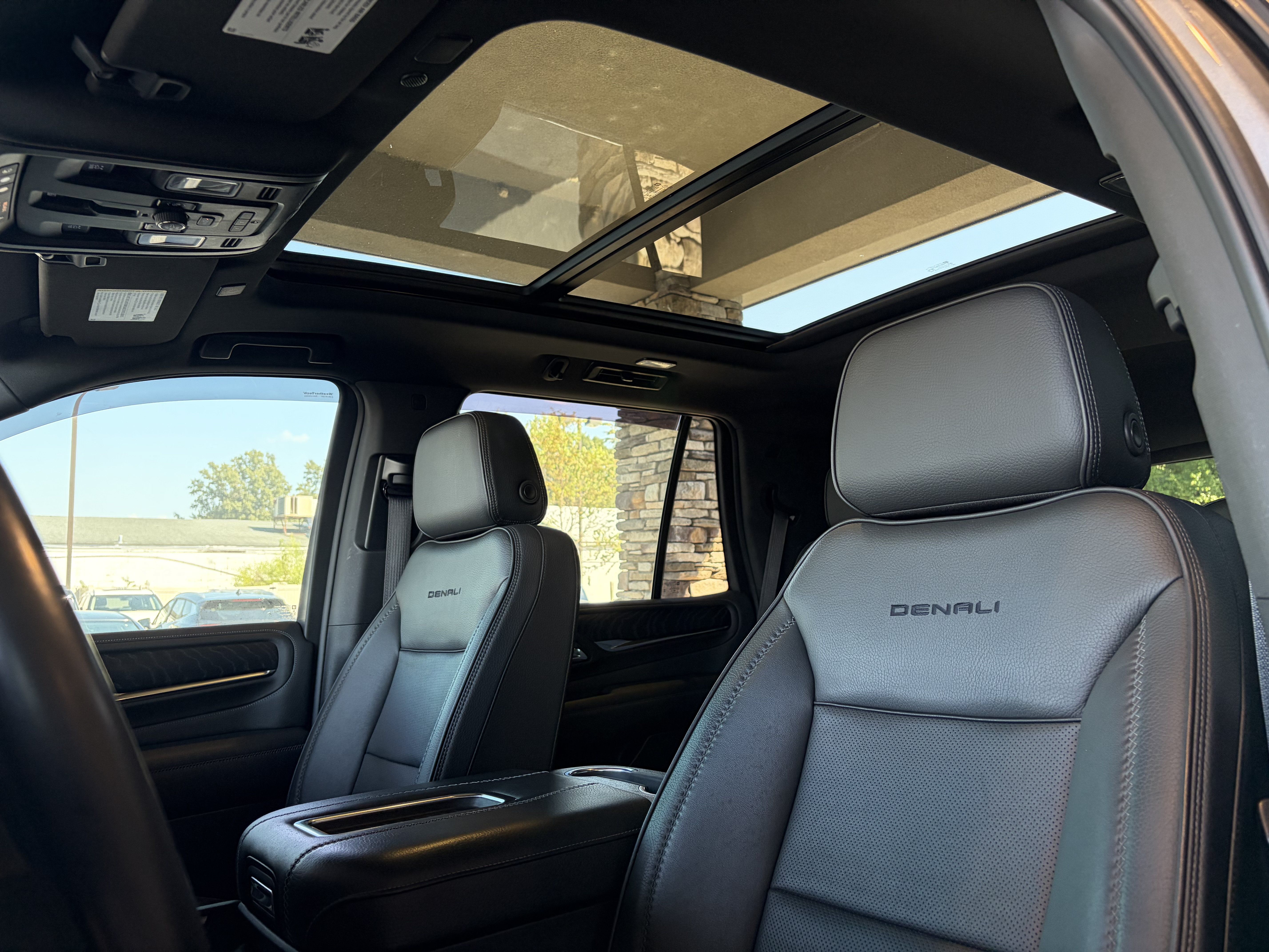 Used 2021 GMC Yukon Denali w/ Denali Premium Package AWD/4WD image 16