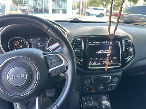 Used 2020 Jeep Compass Latitude FWD image 3