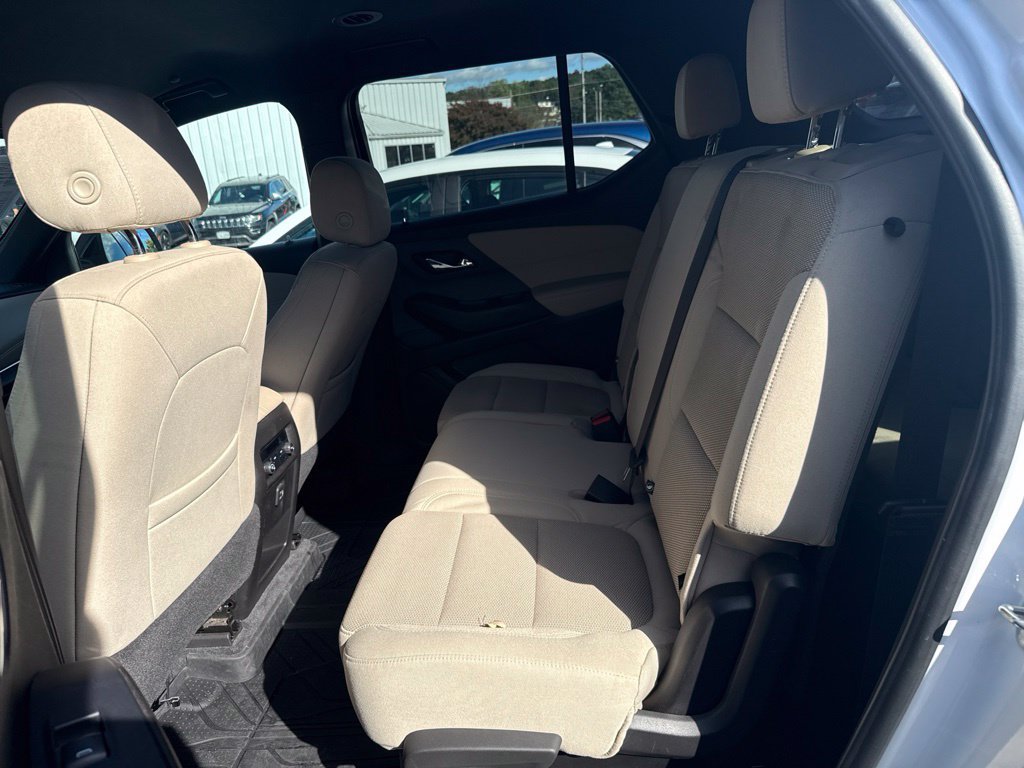 Used 2022 Chevrolet Traverse LS FWD image 6
