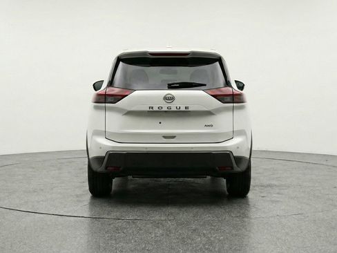 Used 2025 Nissan Rogue SV image 7