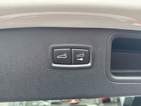 Used 2025 Porsche Macan image 27