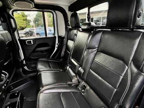 Used 2022 Jeep Gladiator Overland w/ Popular Equipment Package AWD/4WD image 23