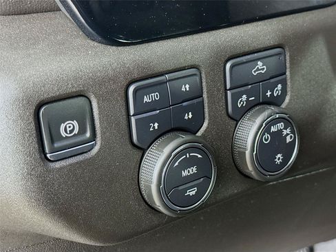 Used 2024 Chevrolet Silverado 1500 LT AWD/4WD image 12