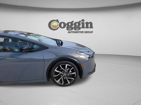 Certified 2025 Toyota Prius Plug-In Hybrid FWD image 32