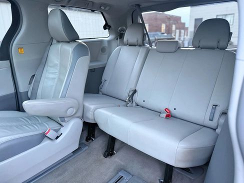 Used 2013 Toyota Sienna Limited image 10