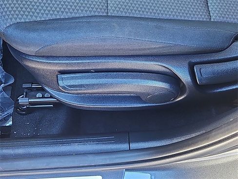 Used 2023 Kia Soul LX w/ LX Technology Package image 16