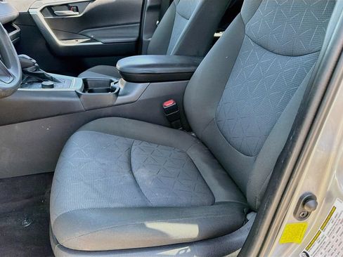 Used 2021 Toyota RAV4 XLE AWD/4WD image 27