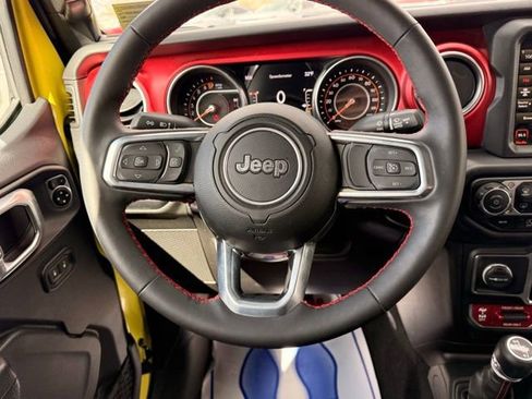 Used 2023 Jeep Gladiator Rubicon w/ Cold Weather Group image 23