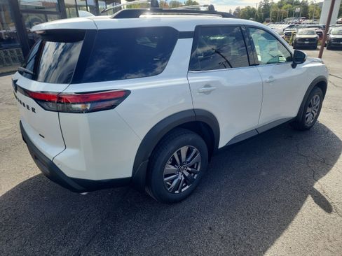 New 2025 Nissan Pathfinder SV w/ Black Appearance Package image 8