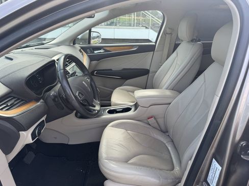 Used 2019 Lincoln MKC Select w/ Select Plus Package AWD/4WD image 5