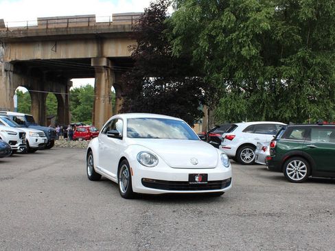 Used 2012 Volkswagen Beetle 2.5 FWD image 10