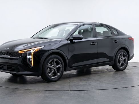 Used 2025 Kia K4 FWD image 3