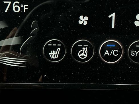 Used 2025 Genesis G70 2.5T image 28