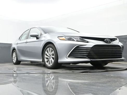 Used 2023 Toyota Camry LE FWD image 9