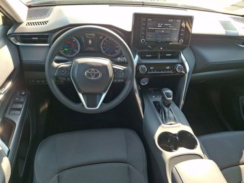 Used 2021 Toyota Venza LE image 11