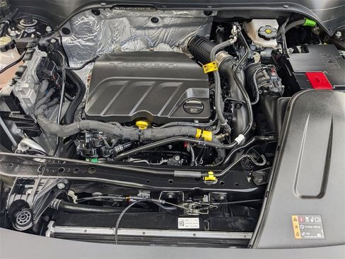 Used 2025 Chevrolet Trax LT w/ LT Convenience Package image 31