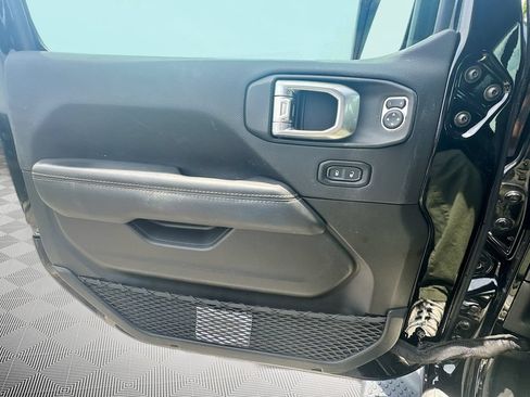 Used 2022 Jeep Wrangler Unlimited Sahara AWD/4WD image 20