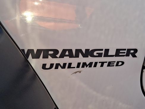 Used 2015 Jeep Wrangler Unlimited Sahara AWD/4WD image 10