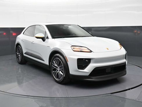 New 2026 Porsche Macan 4 Electric image 34