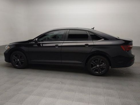 Used 2024 Volkswagen Jetta SE FWD image 3