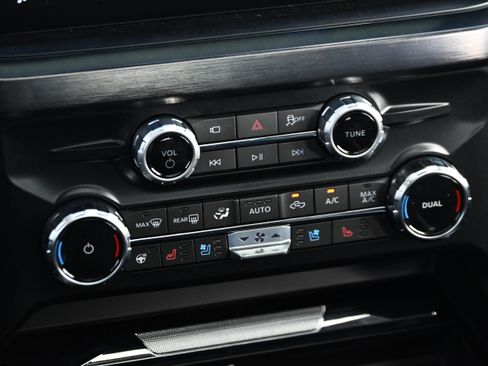 Used 2025 Ford F450 Lariat image 21