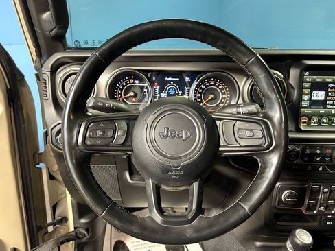 Used 2022 Jeep Gladiator Sport AWD/4WD image 18