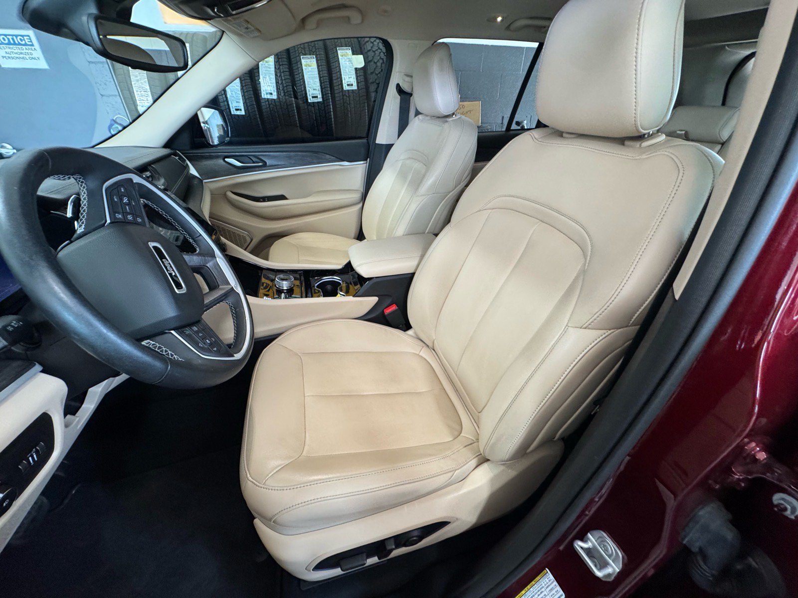 Used 2022 Jeep Grand Cherokee Limited AWD/4WD image 21