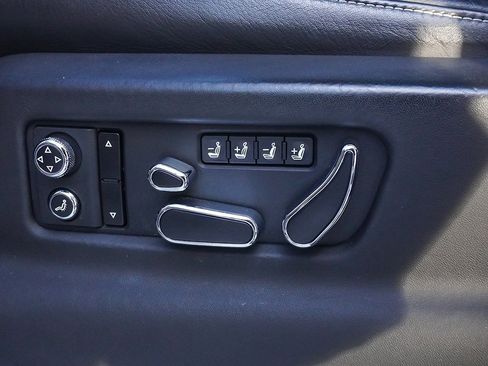 Used 2019 Bentley Bentayga V8 image 42