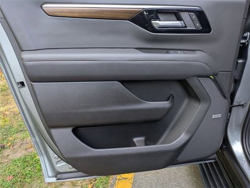 New 2026 Chevrolet Suburban High Country image 27