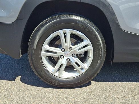 Used 2023 GMC Terrain SLE w/ Driver Convenience Package FWD image 8