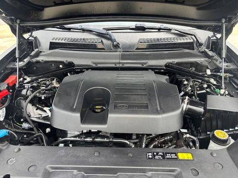 Used 2023 Land Rover Defender 130 X-Dynamic SE image 23