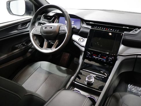 New 2026 Jeep Grand Cherokee Laredo image 18