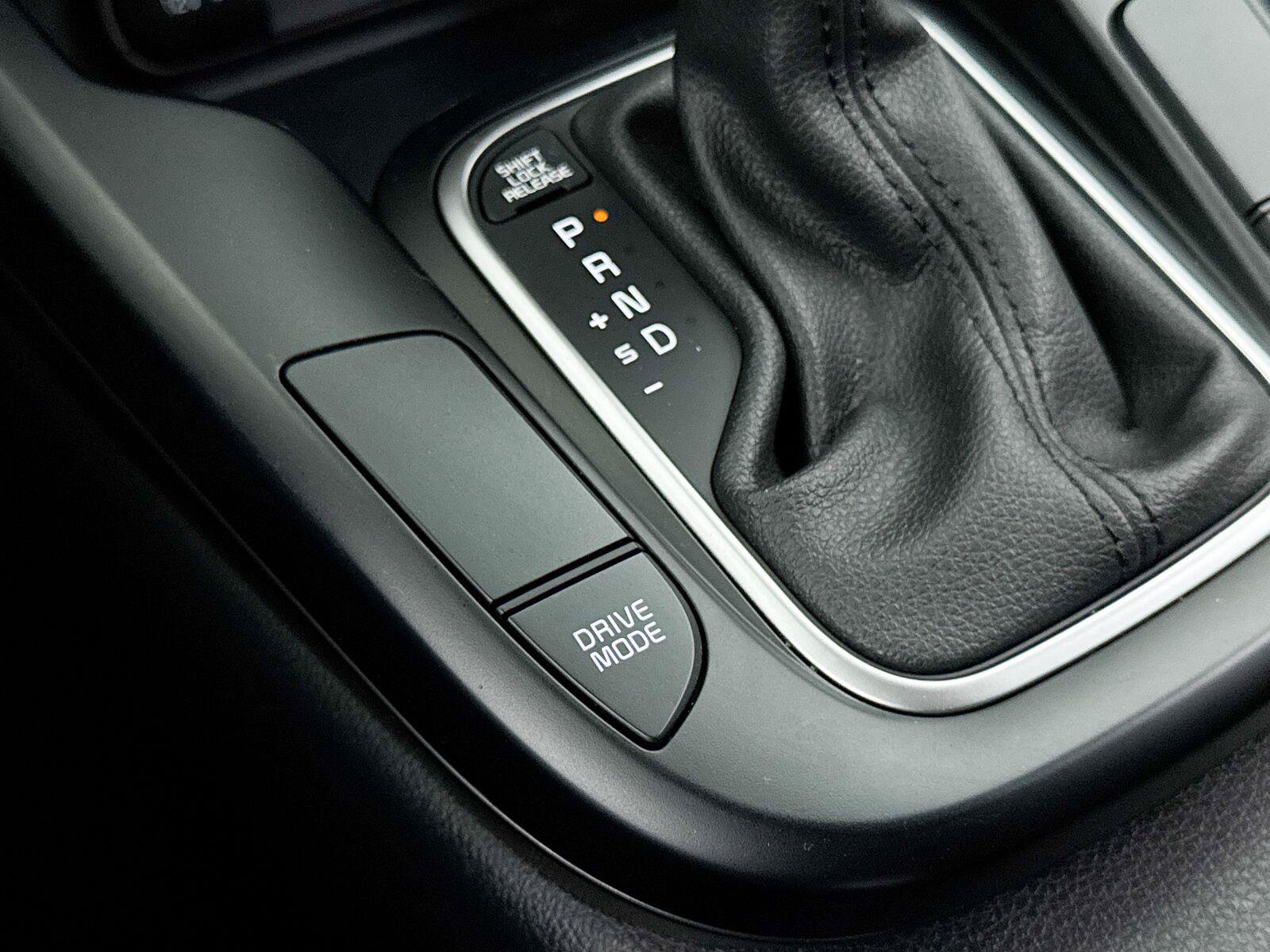 Used 2025 Kia Soul LX w/ LX Technology Package FWD image 8