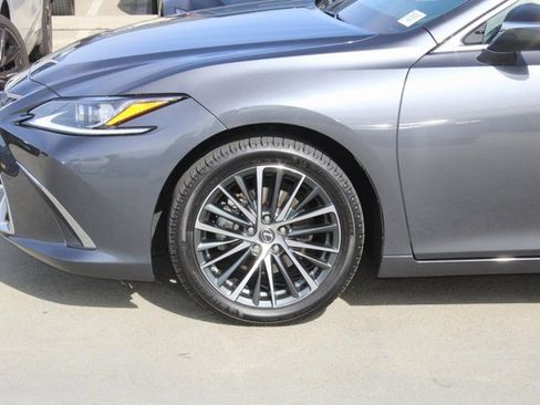 Certified 2023 Lexus ES 350 w/ Premium Package image 4