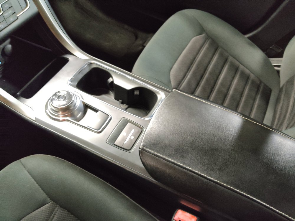 Used 2020 Ford Fusion SE FWD image 26