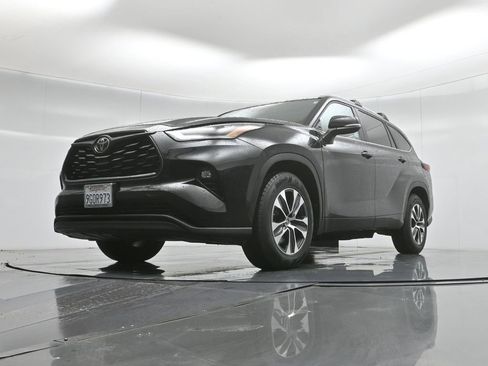 Used 2023 Toyota Highlander XLE image 49
