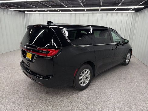 New 2026 Chrysler Pacifica Select image 6