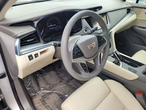 Used 2017 Cadillac XT5 Luxury w/ Driver Awareness Package FWD image 24
