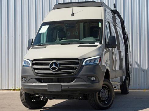 Used 2023 Mercedes-Benz Sprinter 2500 image 3
