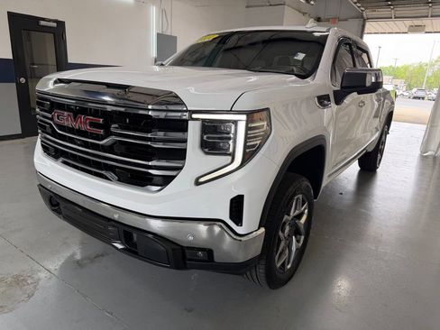 Used 2022 GMC Sierra 1500 SLT w/ SLT Premium Plus Package AWD/4WD image 35