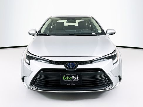Used 2025 Toyota Corolla LE FWD image 2