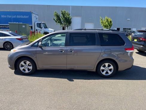 Used 2013 Toyota Sienna LE FWD image 8