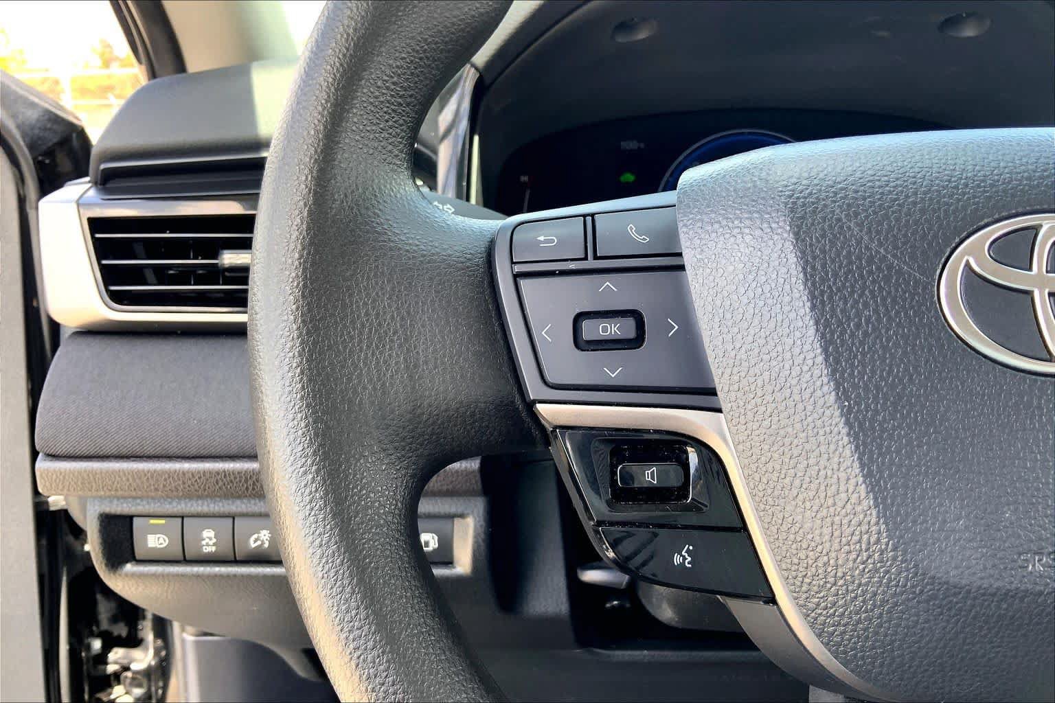 Used 2025 Toyota Camry LE FWD image 23