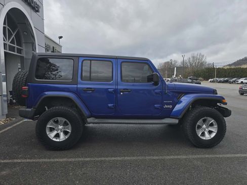 Used 2018 Jeep Wrangler Unlimited Sahara image 2