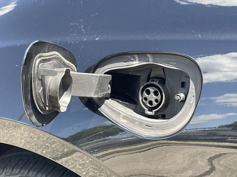 Used 2024 Chrysler Pacifica Limited FWD image 42