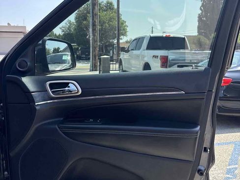 Used 2017 Jeep Grand Cherokee Limited w/ Luxury Group II image 15