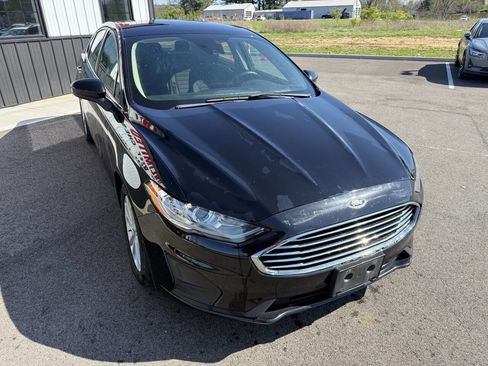 Used 2020 Ford Fusion SE image 4
