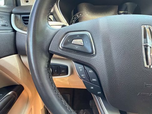 Used 2019 Lincoln MKC Reserve FWD image 29